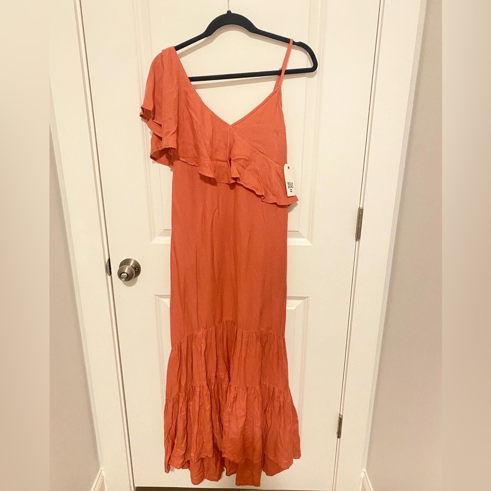 TAGS ON! Billabong (from Lulu’s) red tiered maxi dress with flutter sleeve - S